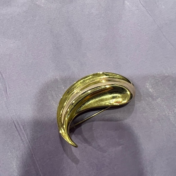 Vintage gold pin - Picture 1 of 6